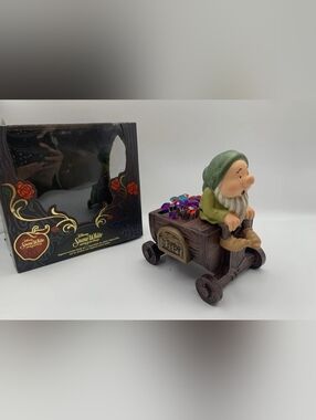 Disney Snow White And The Seven Dwarfs 85th Anniversity SLEEPY Paperclip Holder